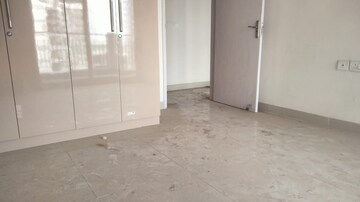 Room in 3 BHK Apartment at Pareena The Elite Residences, Sector 99 – for Rent