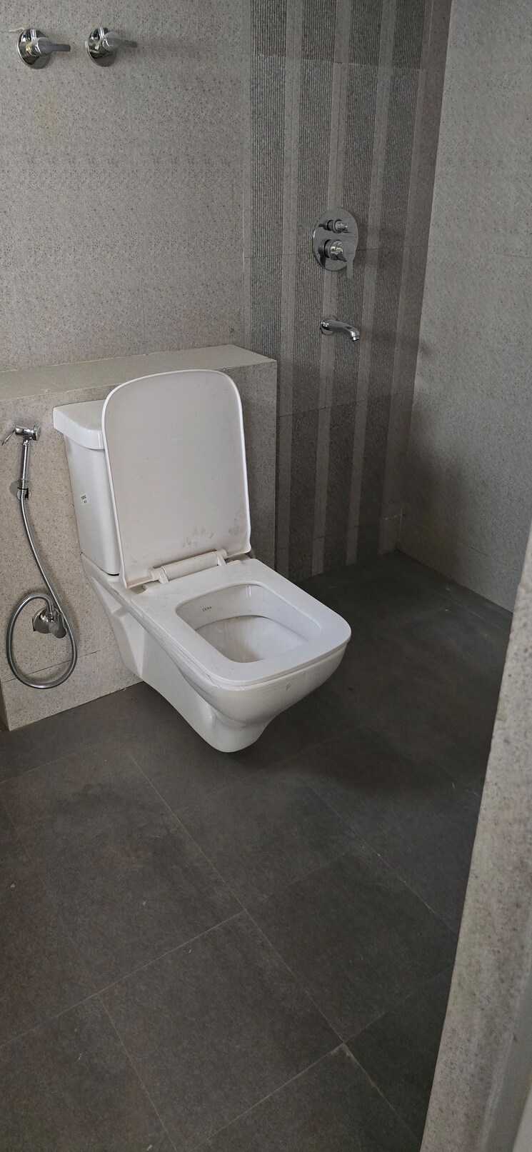 Bathroom, sector 19b dwarka 3 Bedroom 2100 Sq.Ft. Apartment In Sector 19b Dwarka Delhi 9063259