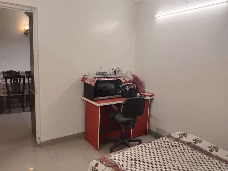 Room, sector 21c 4 Bedroom 1650 Sq.Ft. Apartment In Sector 21c Faridabad 9063284