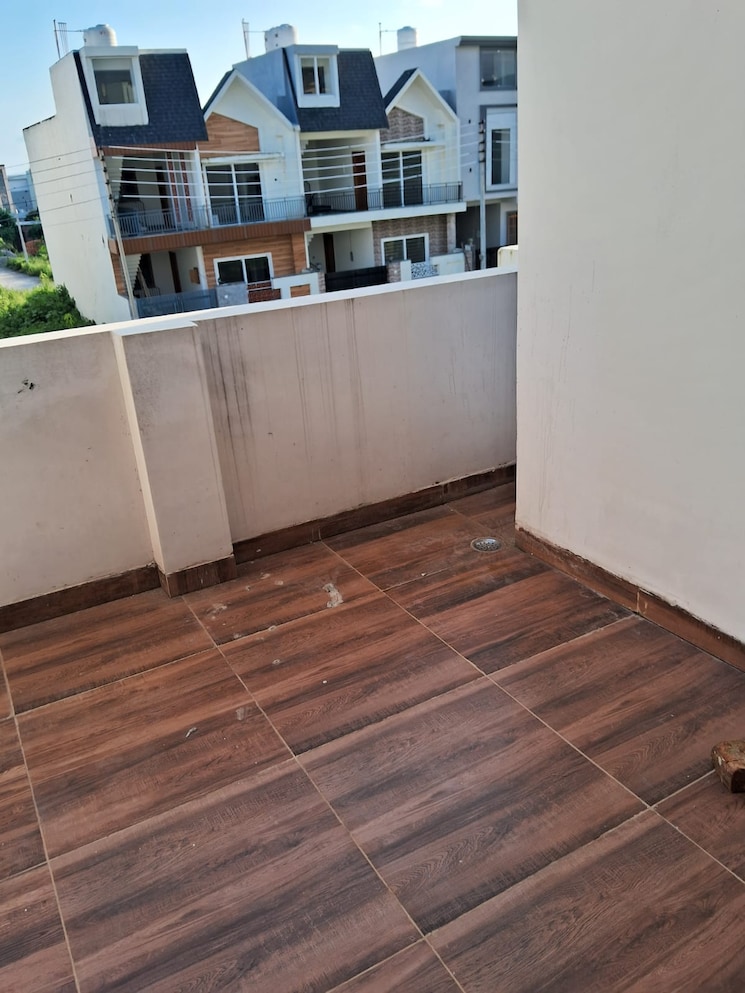 Balcony, sahastradhara road 4 Bedroom 117 Sq.Yd. Villa In Sahastradhara Road Dehradun 9063312