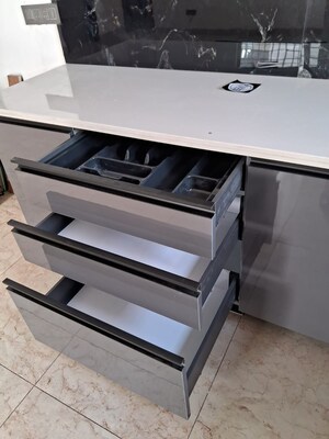 Team Area in 4 BHK Villa at Sahastradhara Road – for Sale