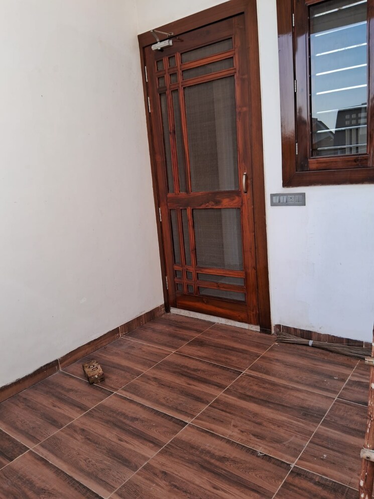 Room, sahastradhara road 4 Bedroom 117 Sq.Yd. Villa In Sahastradhara Road Dehradun 9063312