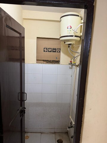 Bathroom in 1 BHK Apartment at Sector 23 Dwarka – for Rent