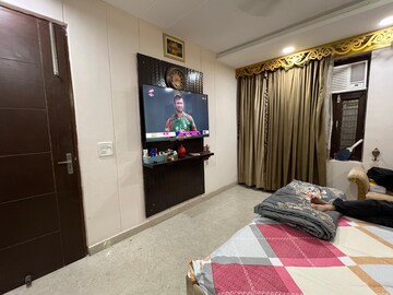 Bedroom in 4 BHK Builder Floor at Green Fields Colony – for Rent