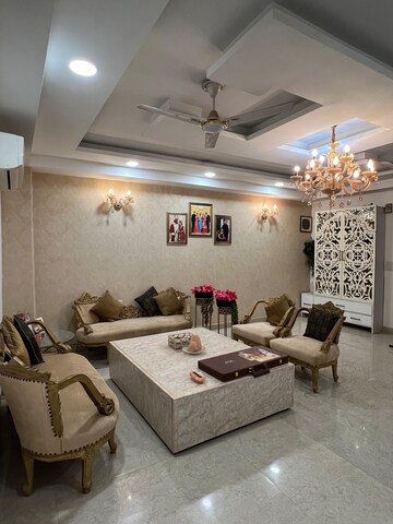 Living Room in 4 BHK Builder Floor at Green Fields Colony – for Rent
