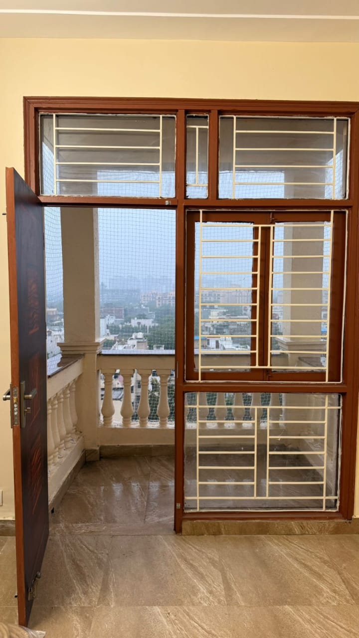 2 BHK + Study Room 1295 Sq.Ft. Apartment in Supertech Czar Suites