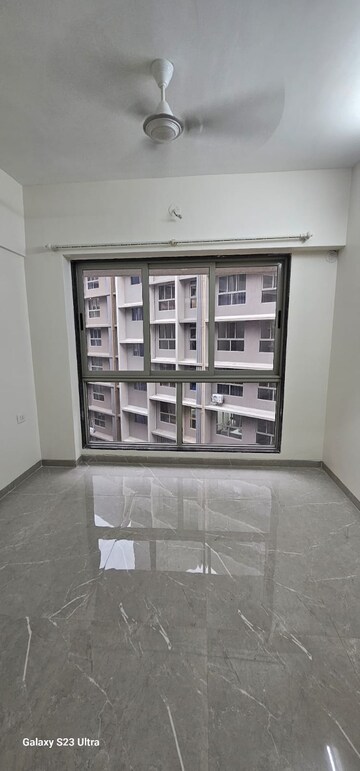 Room in 1 BHK Apartment at Veena Smart Homes, Kandivali West – for Rent