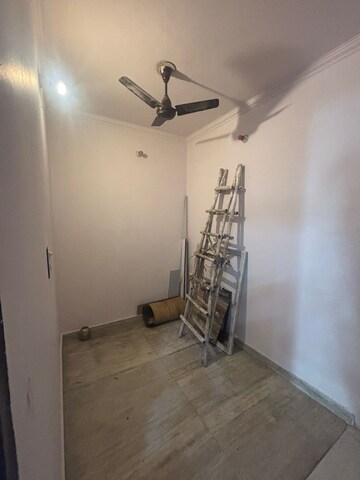 Room in 2 BHK Builder Floor at Aarya Vihar, Sector 73 – for Rent