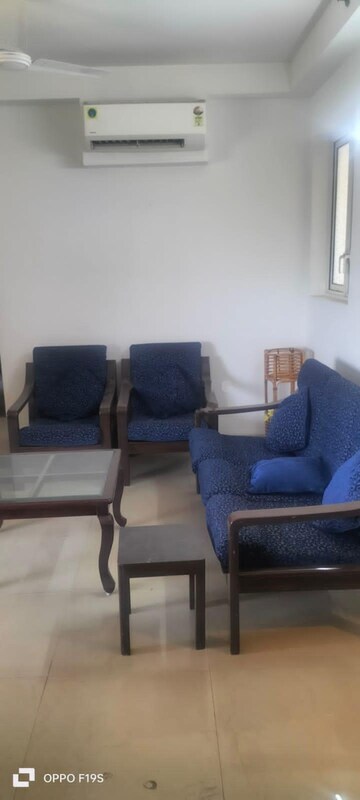 Living Room in 3 BHK Apartment at Builder Floor, Sector 28 – for Rent