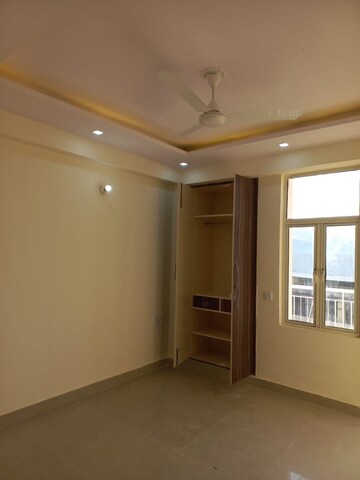 Room in 2 BHK Apartment at JKG Palm Resort, Raj Nagar Extension – for Rent