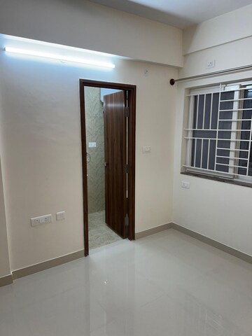 Room in 2 BHK Apartment at Mentsu Crescent, Thanisandra Main Road – for Rent