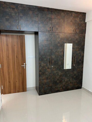 Room in 2 BHK Apartment at Mentsu Crescent, Thanisandra Main Road – for Rent