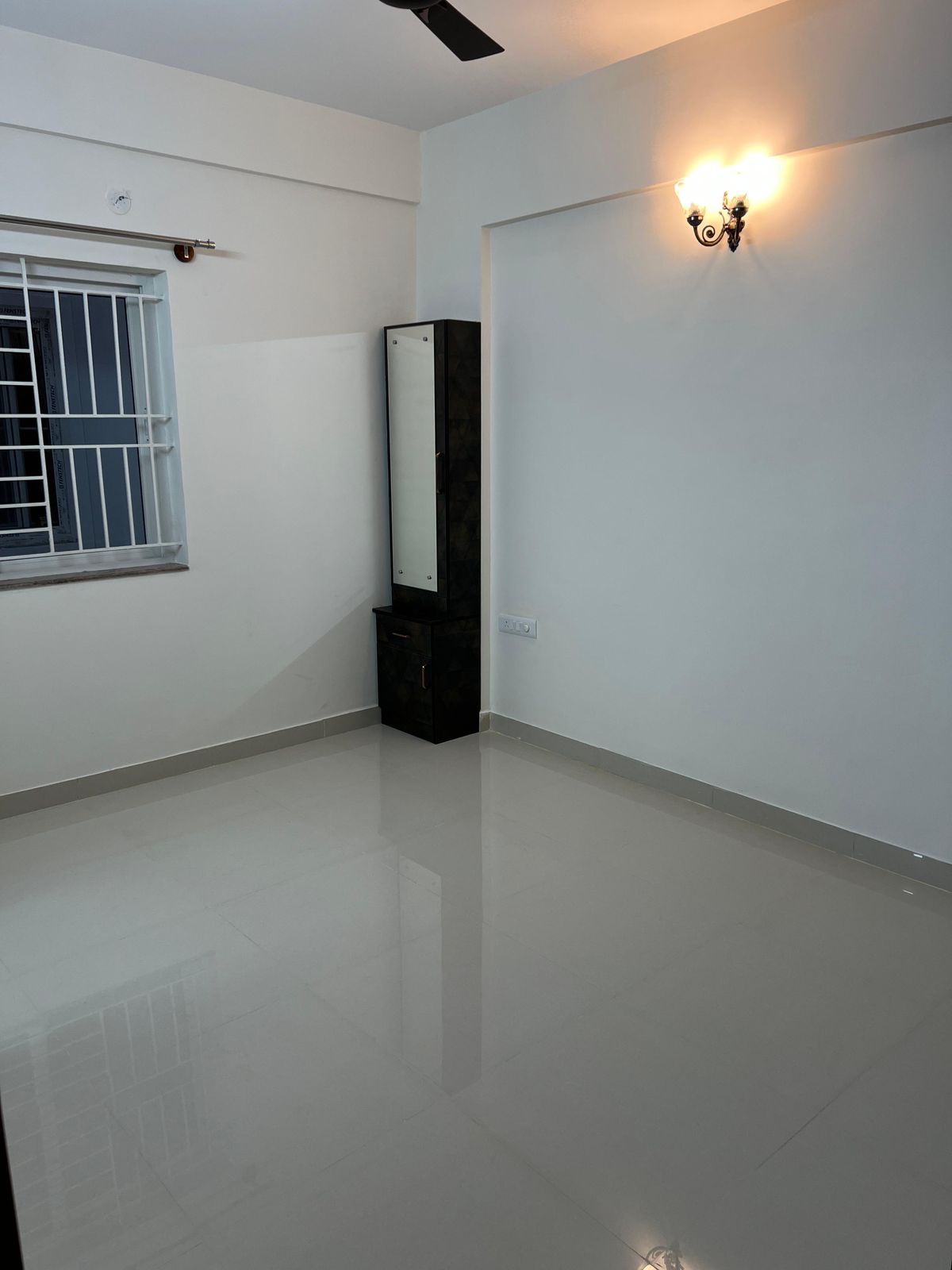2 BHK Apartment For Rent in Mentsu Crescent