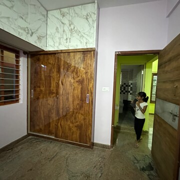 Room in 2 BHK Builder Floor at Bhuvaneshwari Nagar – for Rent