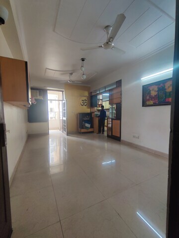 Room in 3.5 BHK Apartment at Eldeco Apartments, Vaishali Sector 5 – for Rent