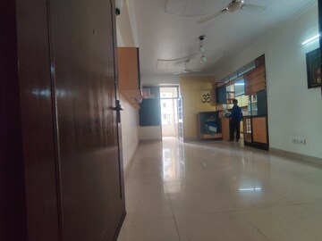 Room in 3.5 BHK Apartment at Eldeco Apartments, Vaishali Sector 5 – for Rent