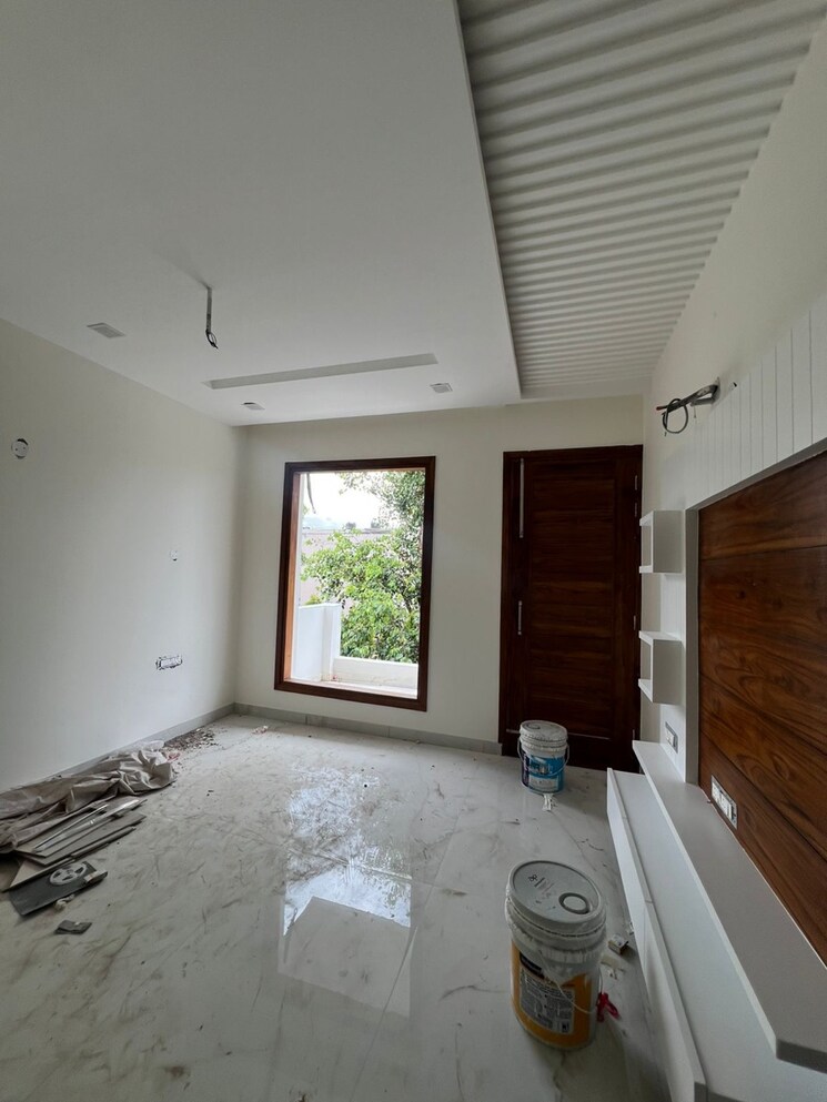 Room, sector 11 3 Bedroom 2340 Sq.Ft. Builder Floor In Sector 11 Panchkula 9063525