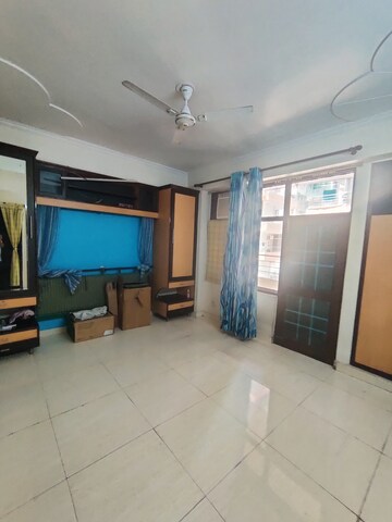 Room in 3.5 BHK Apartment at Eldeco Apartments, Vaishali Sector 5 – for Rent