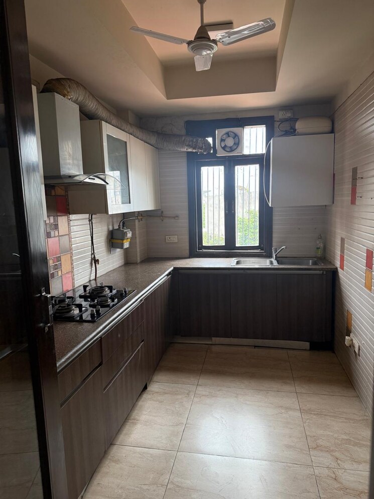 Kitchen, nehru enclave 3 Bedroom 1800 Sq.Ft. Builder Floor In Nehru Enclave Delhi 9063575