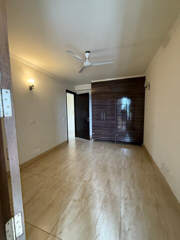 Room in 3 BHK Builder Floor at Nehru Enclave – for Rent