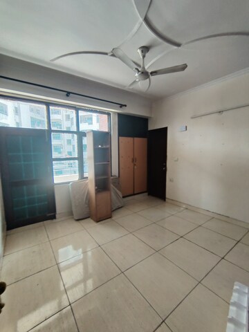 Room in 3.5 BHK Apartment at Eldeco Apartments, Vaishali Sector 5 – for Rent