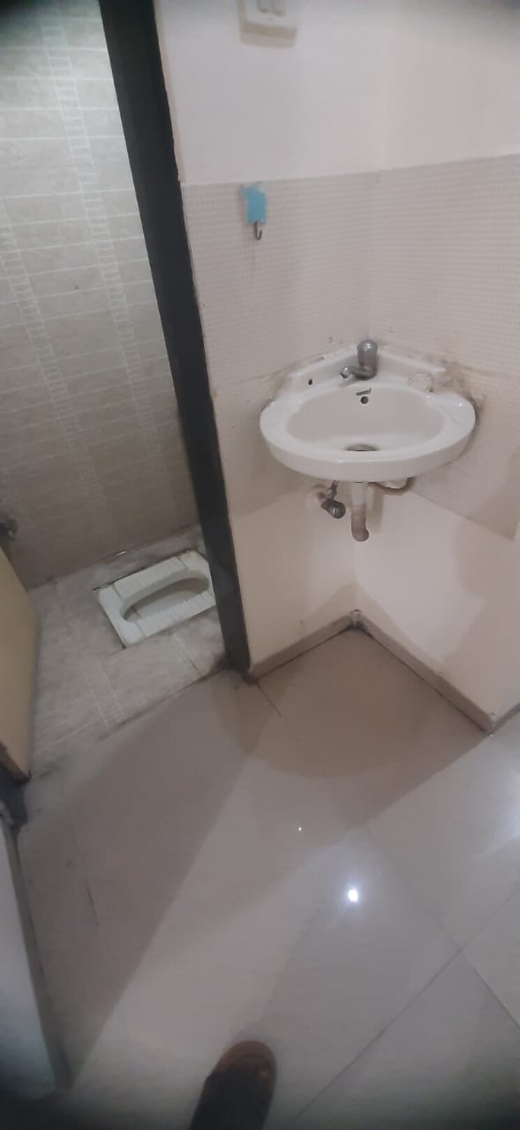 Bathroom, kharadi 1 Bedroom 600 Sq.Ft. Apartment In Kharadi Pune 9063578