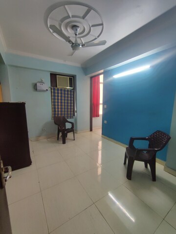 Room in 3.5 BHK Apartment at Eldeco Apartments, Vaishali Sector 5 – for Rent