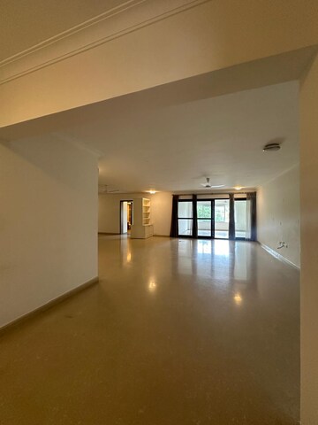 Room in 4 BHK Apartment at Epsilon Villa Plot, Yemalur – for Rent