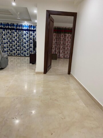 Room in 4 BHK Builder Floor at Sushant Lok 2, Sector 57 – for Rent