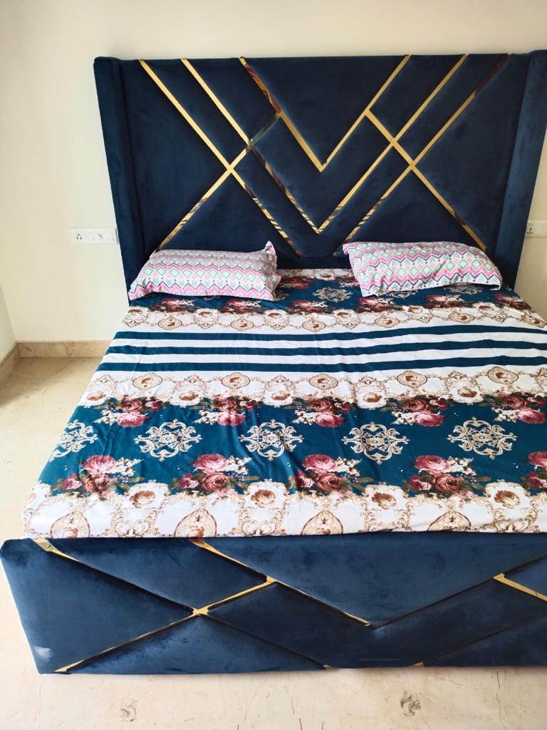 4 BHK + Servant Room 450 Sq.Yd. Builder Floor in Sushant Lok 2