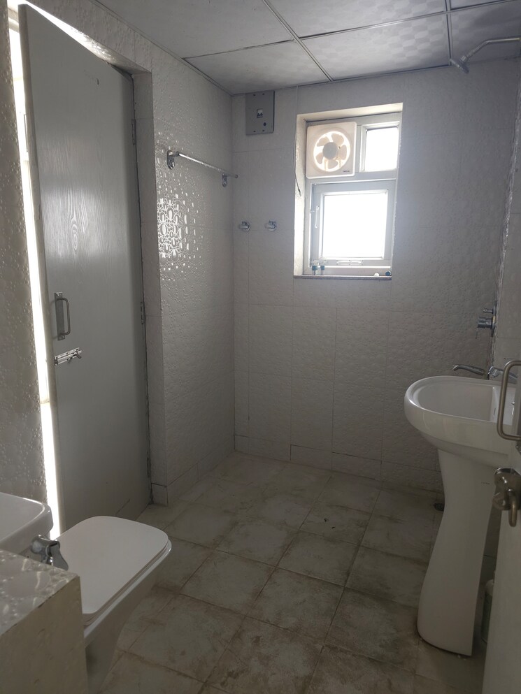 Bathroom, hamdam-apartment 5 Bedroom 2600 Sq.Ft. Apartment In Sector 18 Dwarka Delhi 9063649