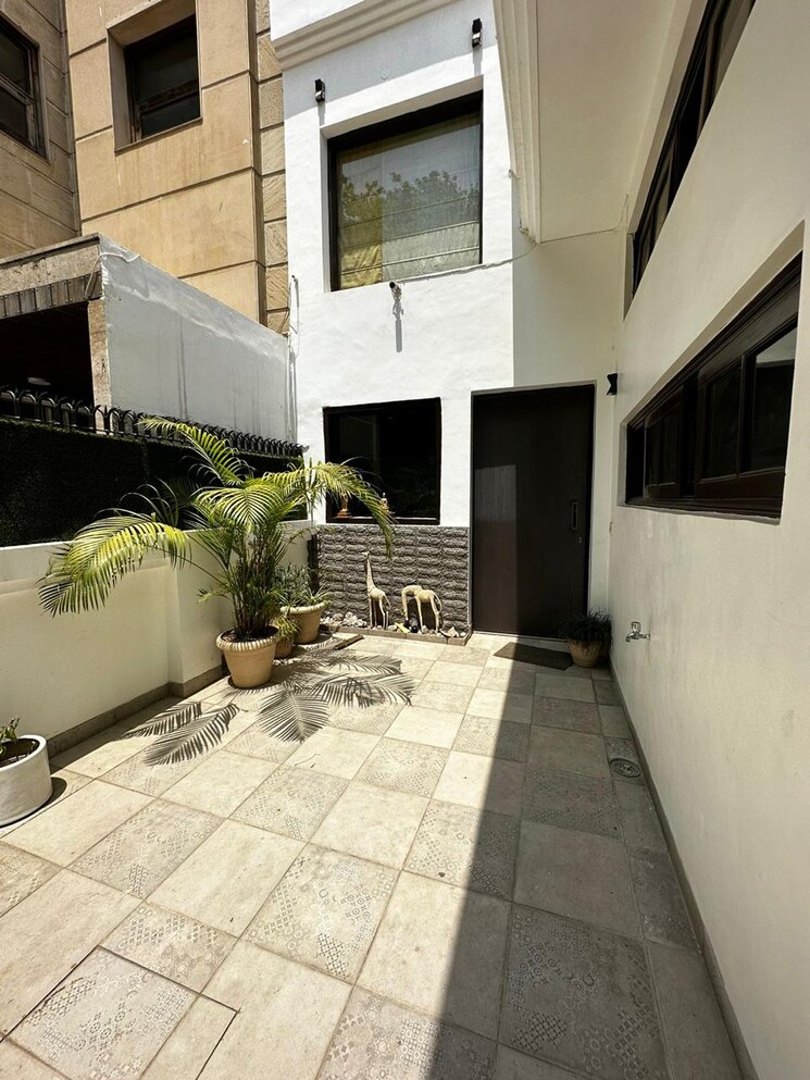 Kitchen, sushant lok i 6+ Bedroom 204 Sq.Yd. Independent House In Sushant Lok I Gurgaon 9063661