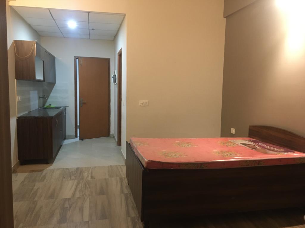 1 Rk  435 Sq.Ft. Apartment in Paramount Golfforeste