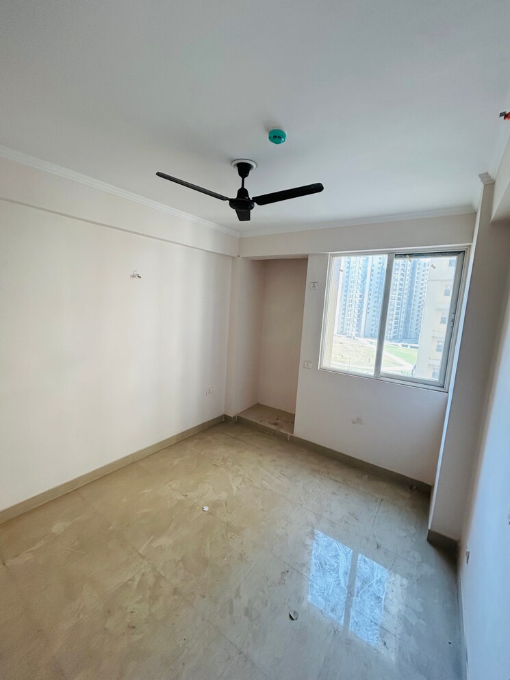 Room, amrapali-golf-homes 2 Bedroom 835 Sq.Ft. Apartment In Haibatpur Greater Noida 9063718