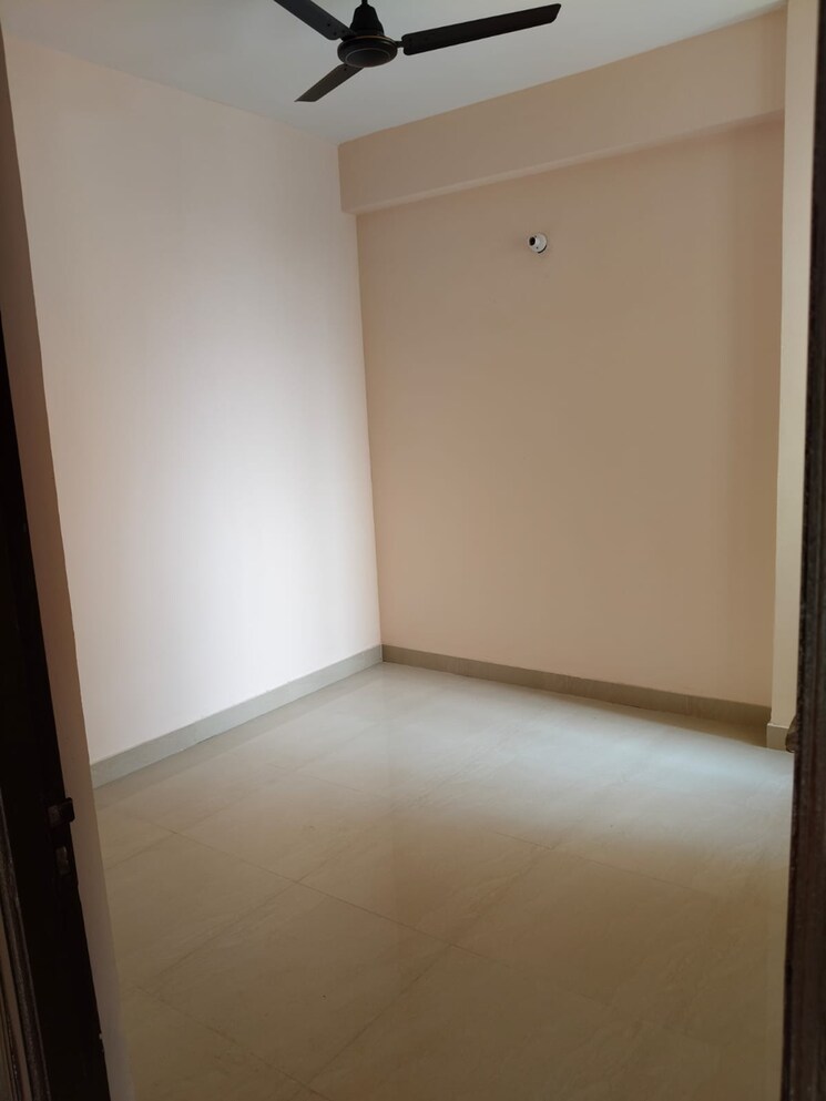 Room, amrapali-golf-homes 2 Bedroom 1100 Sq.Ft. Apartment In Haibatpur Greater Noida 9063728