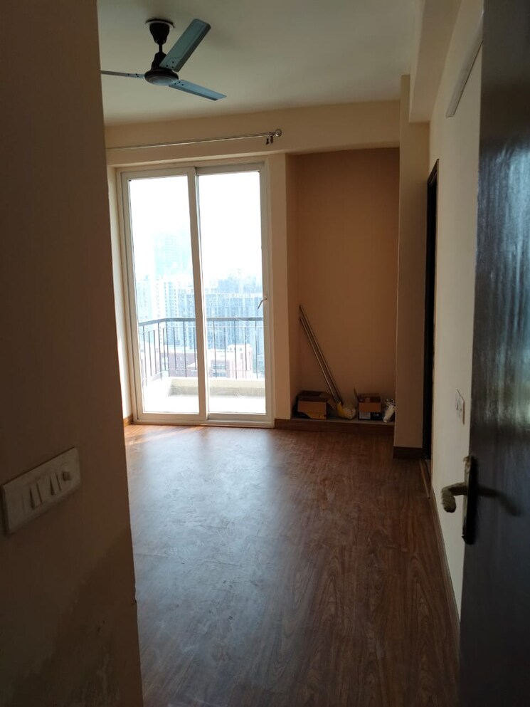 Room, amrapali-golf-homes 2 Bedroom 1100 Sq.Ft. Apartment In Haibatpur Greater Noida 9063728