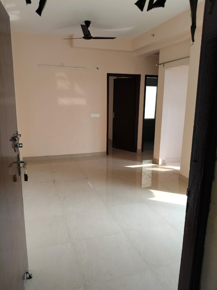 Room, amrapali-golf-homes 2 Bedroom 1100 Sq.Ft. Apartment In Haibatpur Greater Noida 9063728