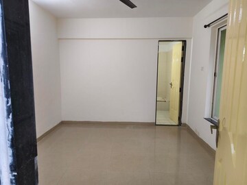 Room in 2 BHK Apartment at Giridhar Oasis, Kharadi – for Rent