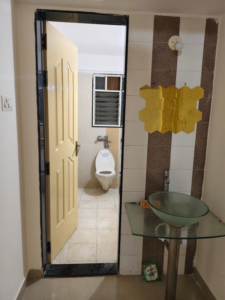 Bathroom, giridhar-oasis 2 Bedroom 1200 Sq.Ft. Apartment In Kharadi Pune 9063710