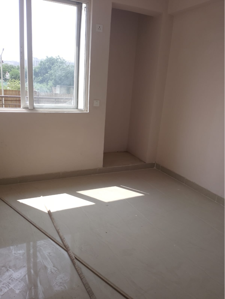 Room, amrapali-golf-homes 2.5 Bedroom 945 Sq.Ft. Apartment In Haibatpur Greater Noida 9063756