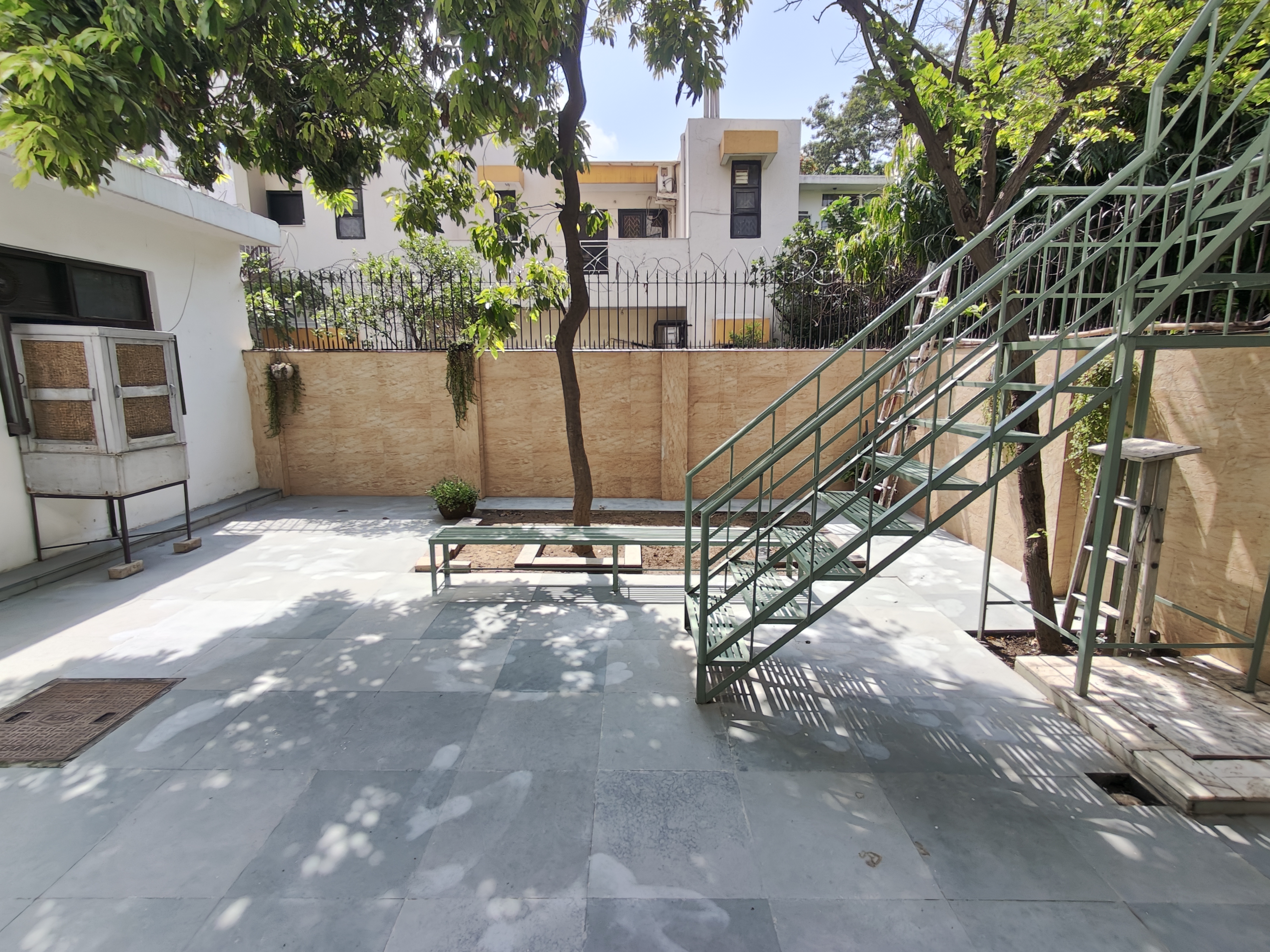 3.5 BHK + Servant Room Independent House For Rent in Ansal Sushant Apartments