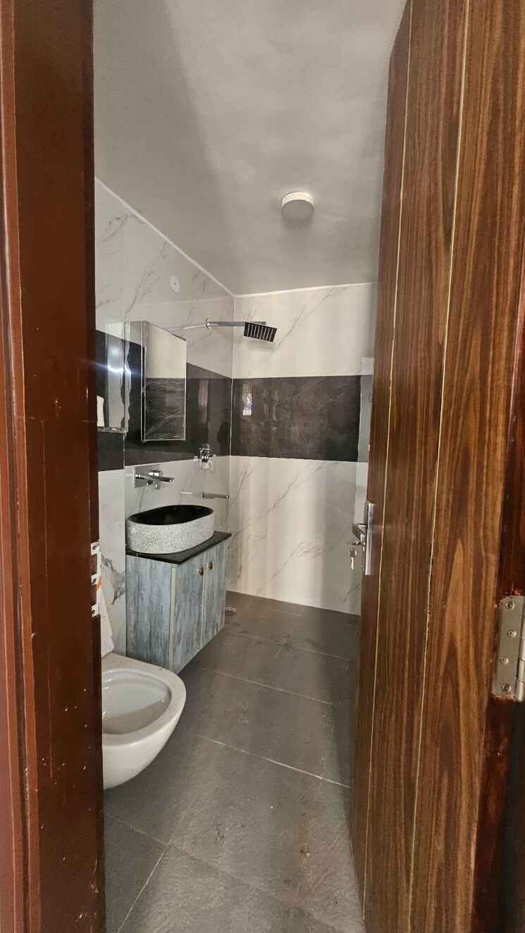 Bathroom, sector 11 dwarka 3 Bedroom 1400 Sq.Ft. Apartment In Sector 11 Dwarka Delhi 9063787