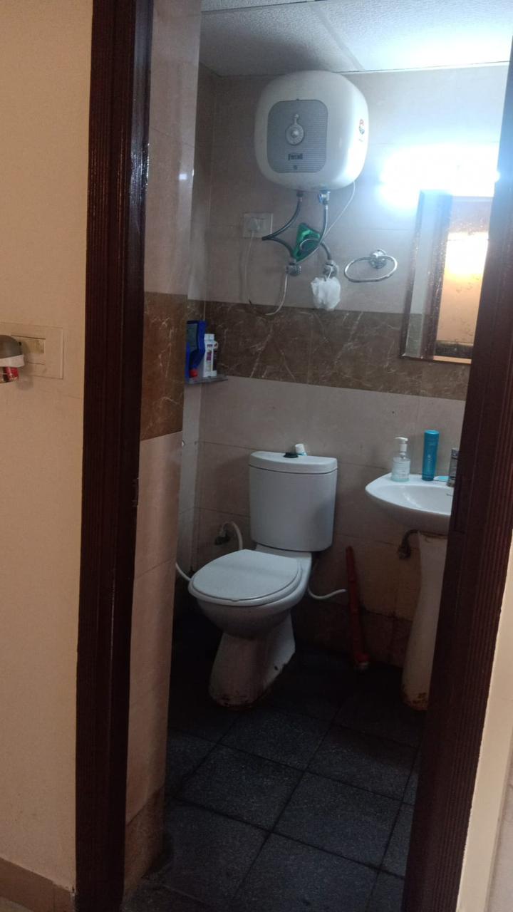 Bathroom in 2 BHK Apartment at Shipra Suncity, Vaibhav Khand – for Sale