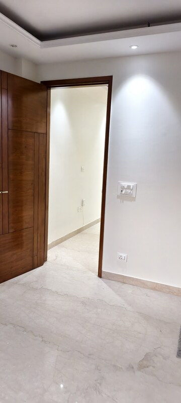 Room in 2 BHK Builder Floor at Lajpat Nagar – for Rent