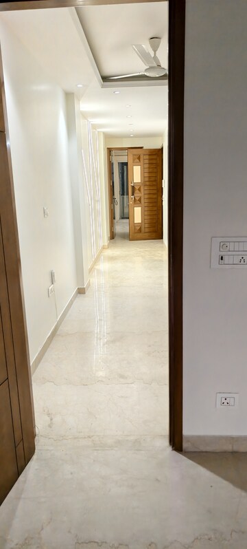Room in 2 BHK Builder Floor at Lajpat Nagar – for Rent