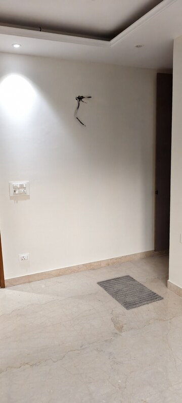 Room in 2 BHK Builder Floor at Lajpat Nagar – for Rent