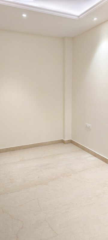 Room in 2 BHK Builder Floor at Lajpat Nagar – for Rent