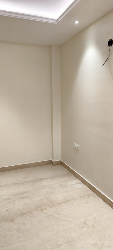 Room in 2 BHK Builder Floor at Lajpat Nagar – for Rent