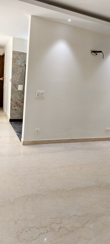 Room in 2 BHK Builder Floor at Lajpat Nagar – for Rent