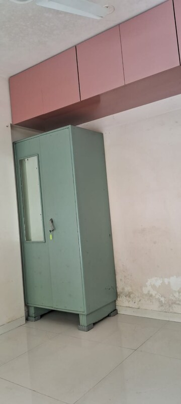 Room in 2 BHK Apartment at Vile Parle East – for Rent